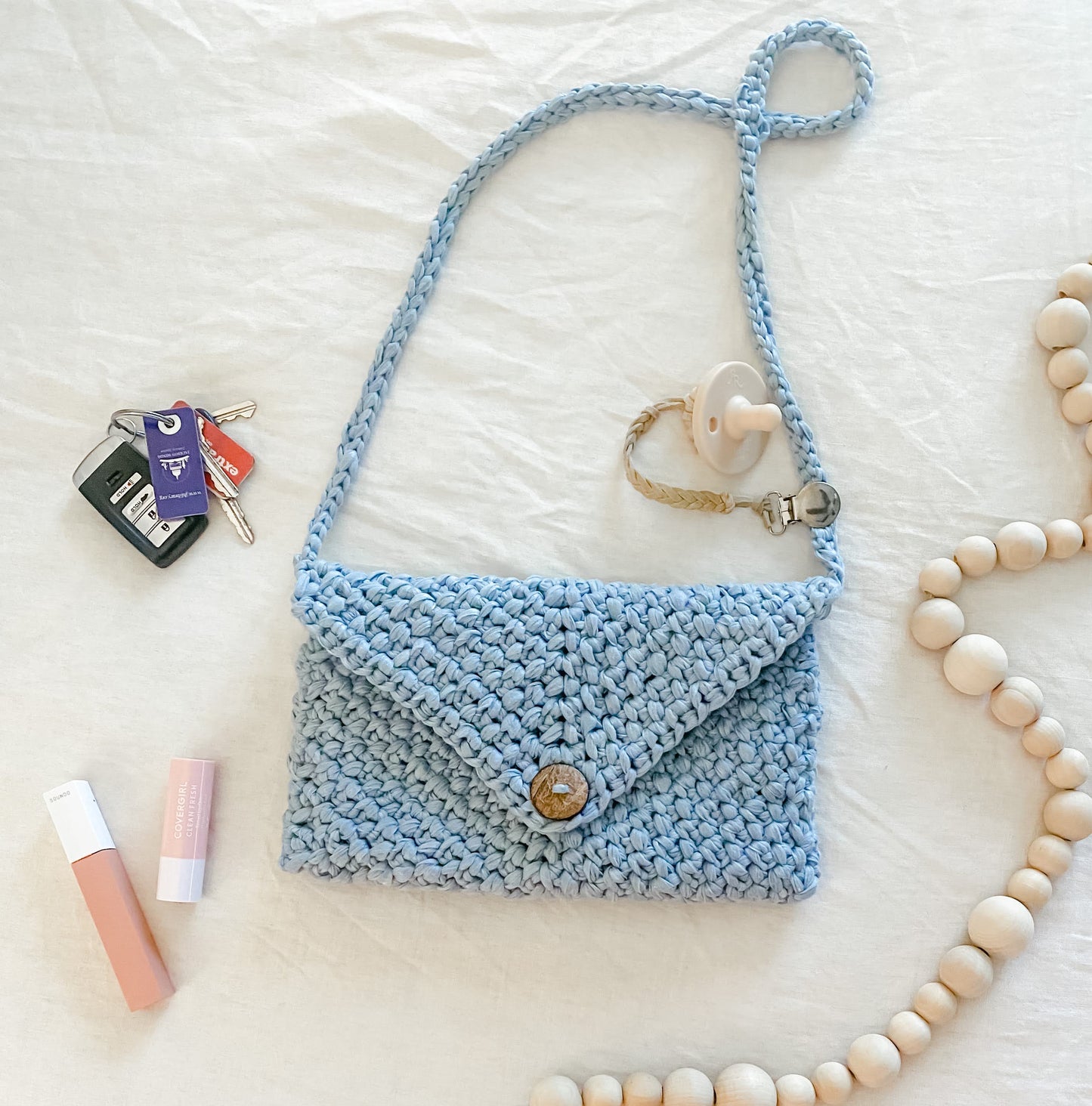 Rosebud Crossbody Clutch // Crochet Pattern PDF